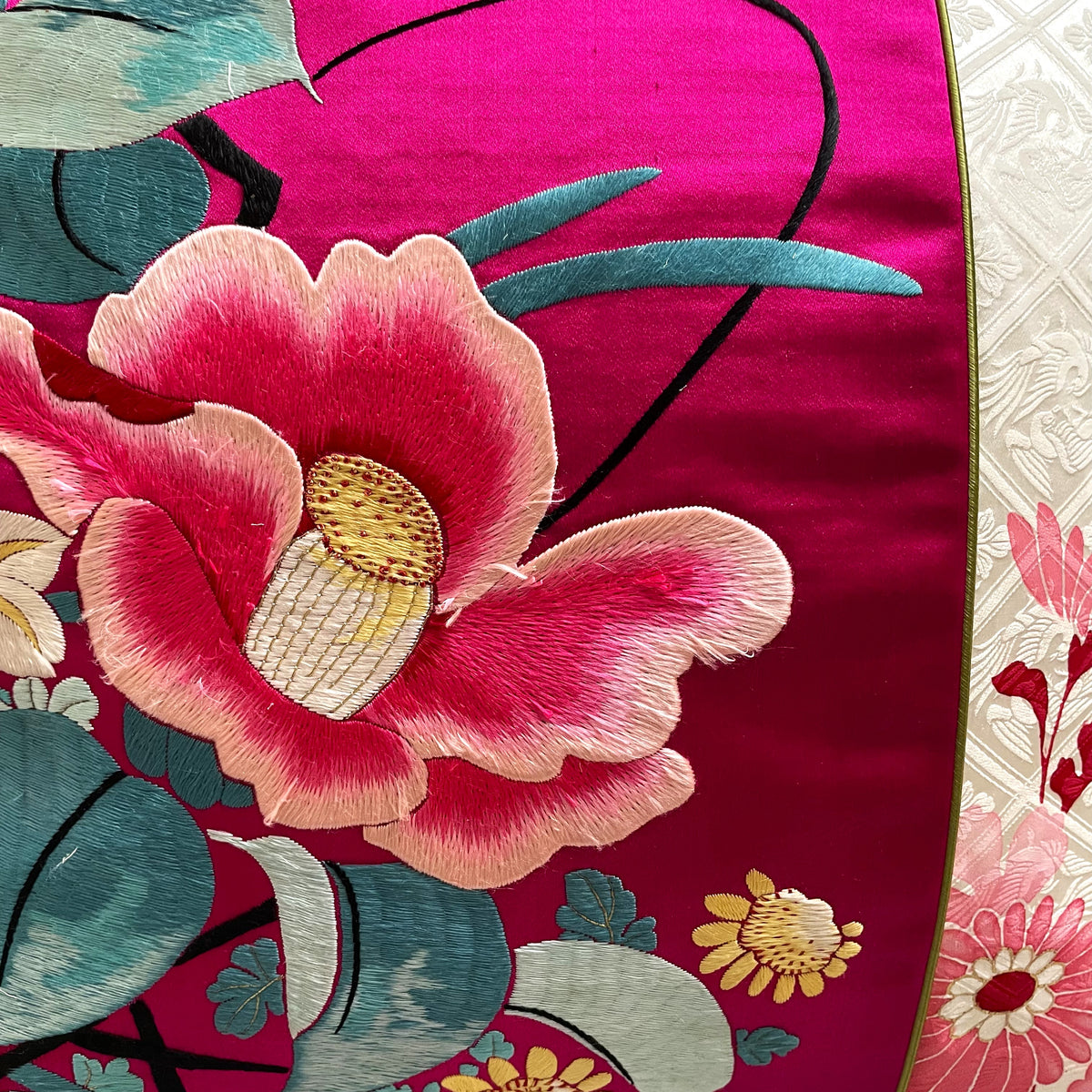 ビンテージ着物クッションカバー　椿刺繍