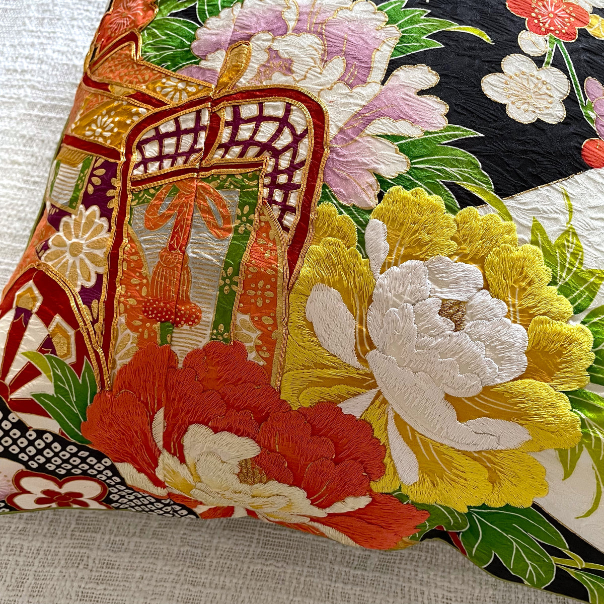 ビンテージ着物クッションカバー　花車刺繍