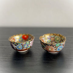 Fine-grained flower-patterned Sake cup