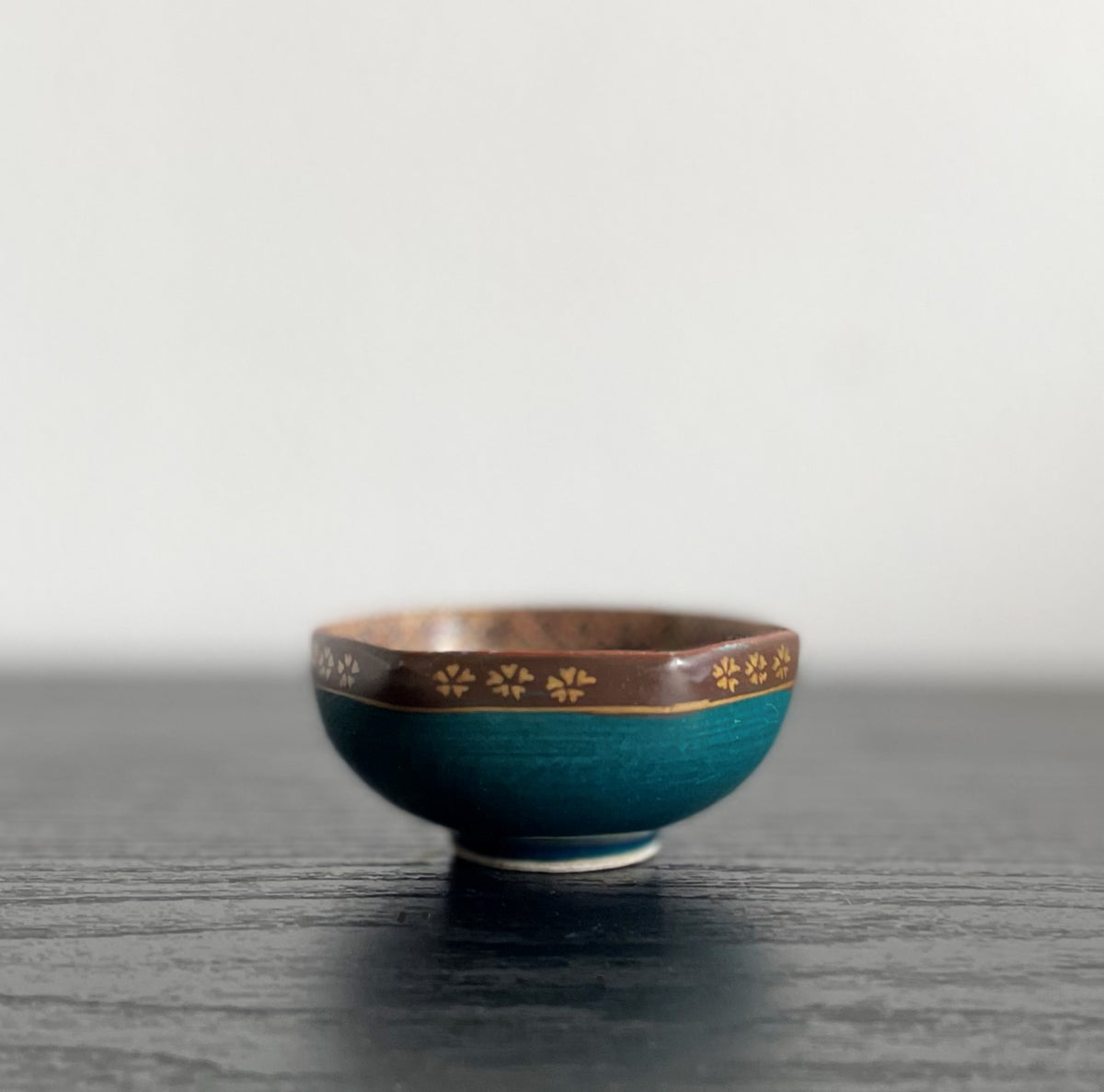 金彩盃　人物画