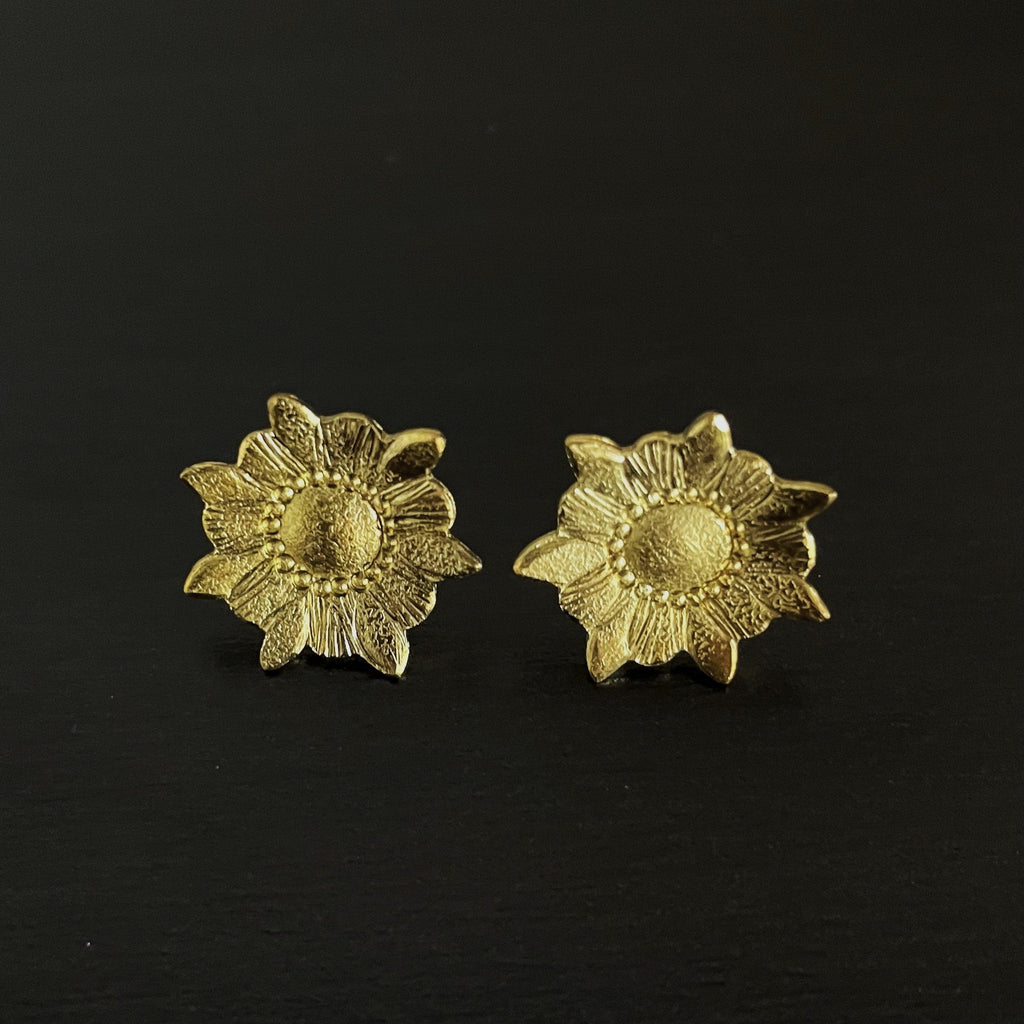 Pierced earrings, flower rings