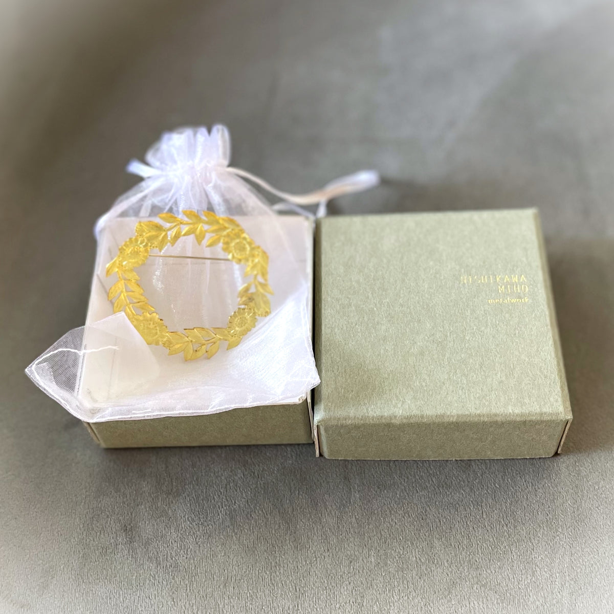 フラワーリング　ブローチ size M & L